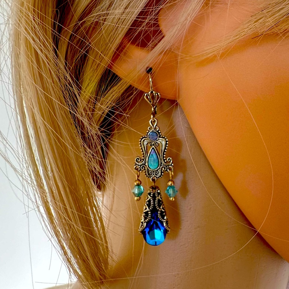 Vintage cristal earrings color blue and light blue.